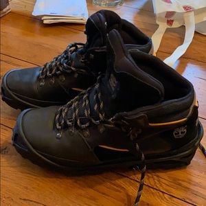 TIMBERLAND mens sz 9.5 hiker w FREE Yak Tracks
